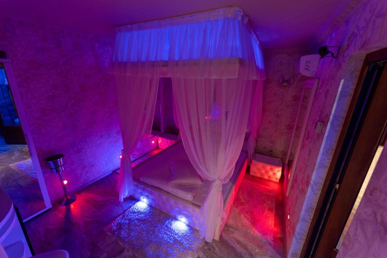 Anadi Hotel Boutique Only Adult Braşov Dış mekan fotoğraf