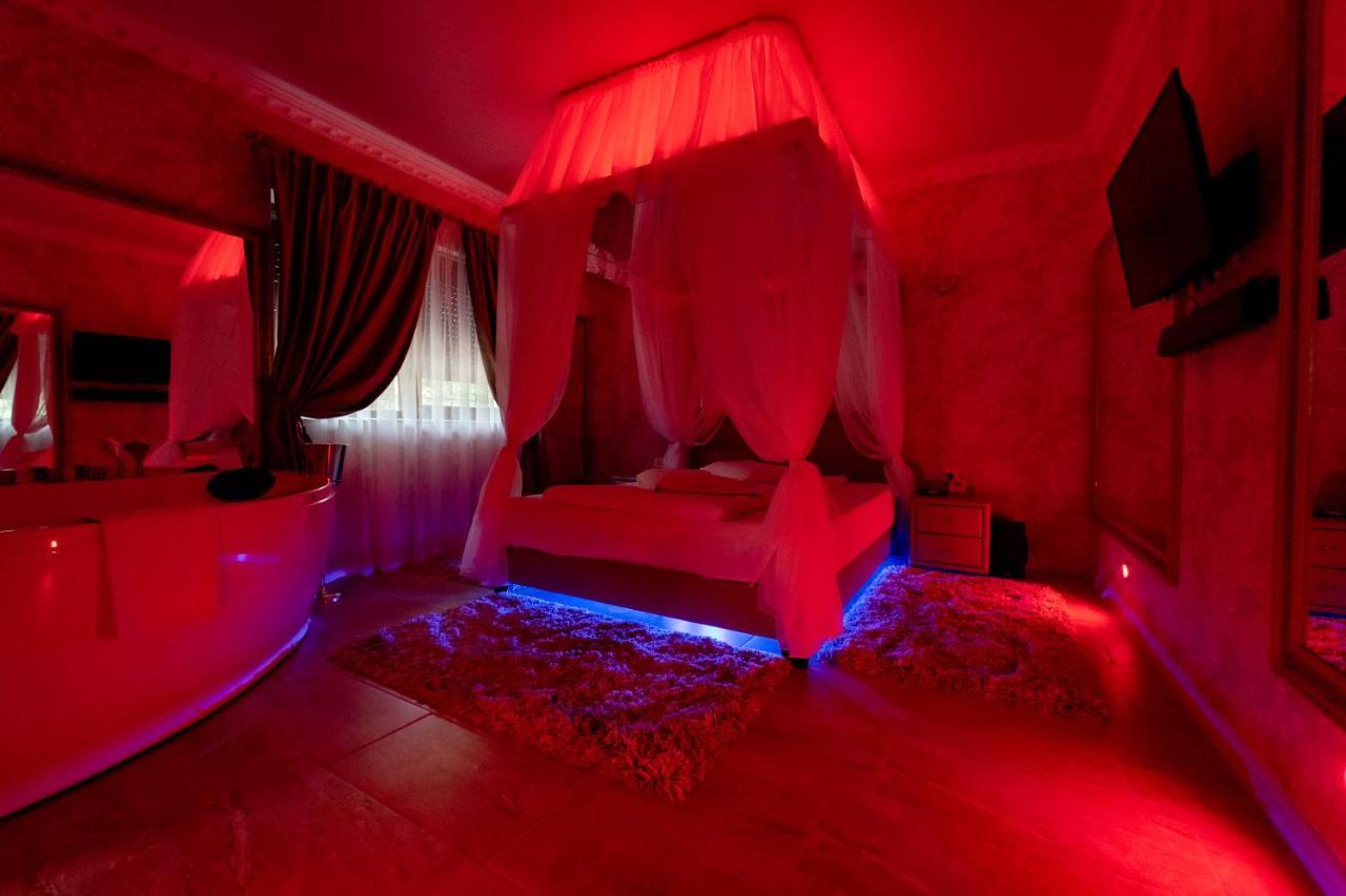 Anadi Hotel Boutique Only Adult Braşov Dış mekan fotoğraf
