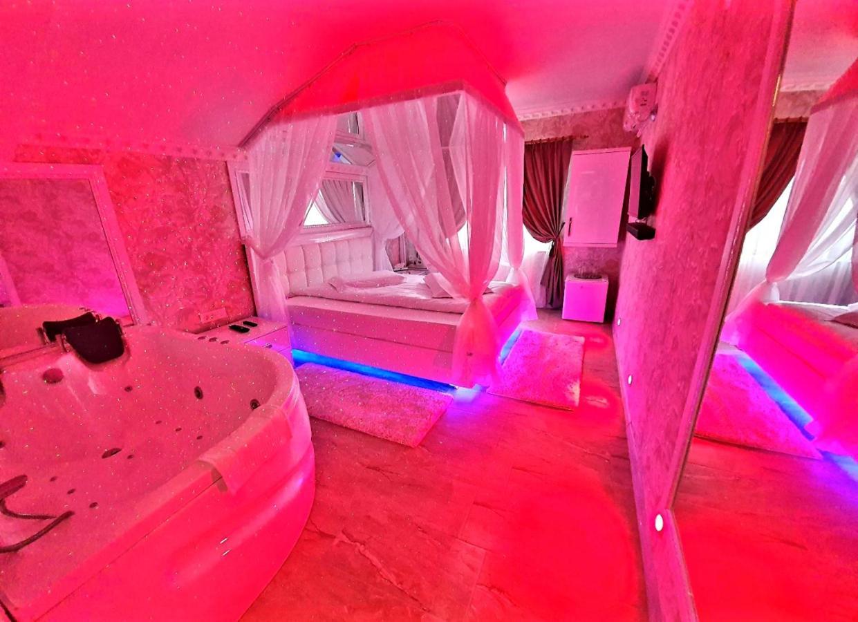 Anadi Hotel Boutique Only Adult Braşov Dış mekan fotoğraf