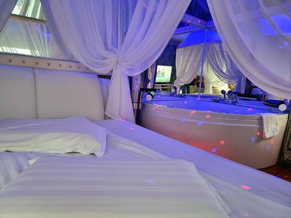 Anadi Hotel Boutique Only Adult Braşov Dış mekan fotoğraf