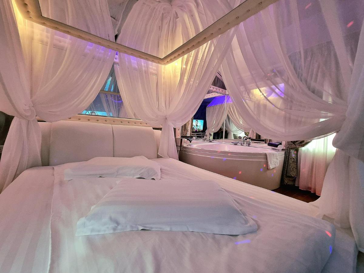 Anadi Hotel Boutique Only Adult Braşov Dış mekan fotoğraf