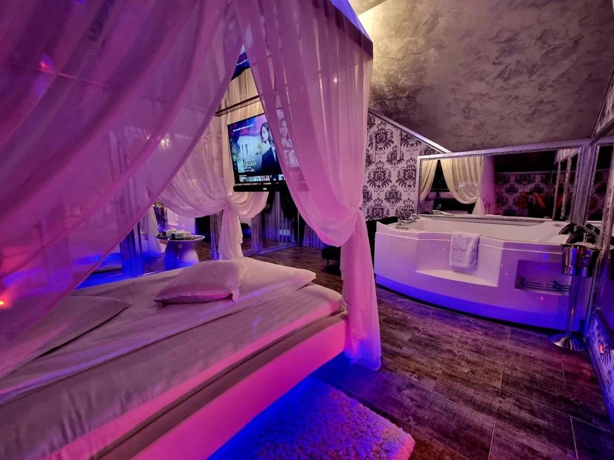 Anadi Hotel Boutique Only Adult Braşov Dış mekan fotoğraf