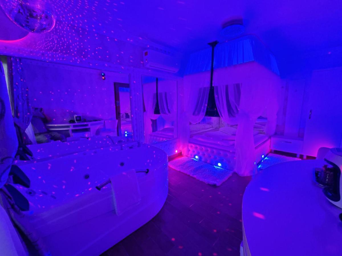 Anadi Hotel Boutique Only Adult Braşov Dış mekan fotoğraf