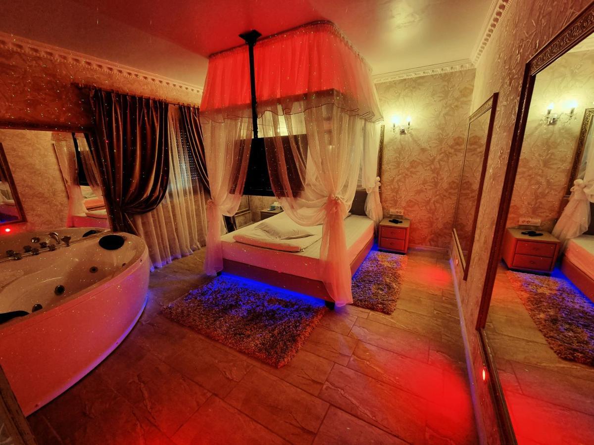 Anadi Hotel Boutique Only Adult Braşov Dış mekan fotoğraf
