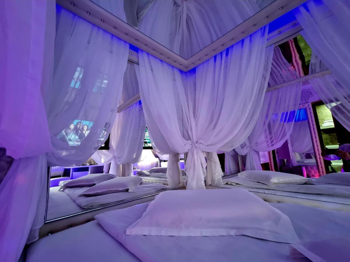 Anadi Hotel Boutique Only Adult Braşov Dış mekan fotoğraf