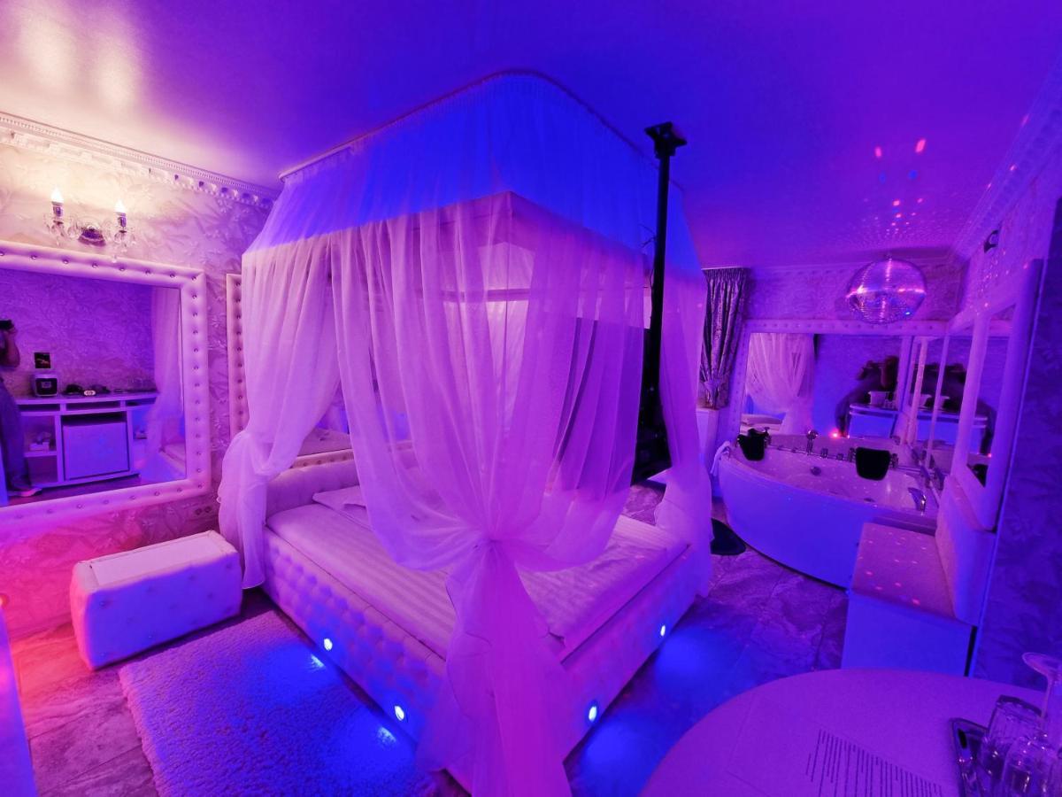 Anadi Hotel Boutique Only Adult Braşov Dış mekan fotoğraf