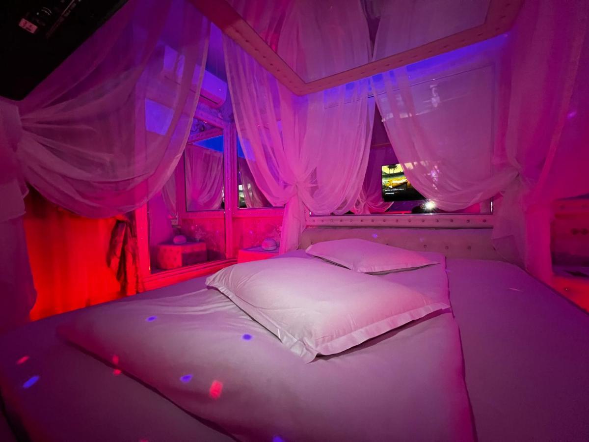 Anadi Hotel Boutique Only Adult Braşov Dış mekan fotoğraf