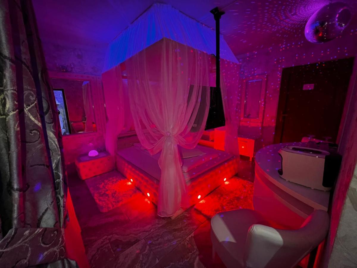 Anadi Hotel Boutique Only Adult Braşov Dış mekan fotoğraf